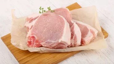 Prețul unui kilogram de carne de porc cu o săptămână înainte de Crăciun. Câți bani trebuie să scoată românii din buzunare