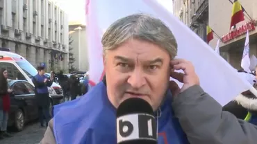 Protest al personalului ne-medical din spitale, la Ministerul Sănătății. Lider sindical: Țara are bani pentru avionul domnului Iohannis, dar pentru „Cenușăreasa” sistemului sanitar nu există niciodată (VIDEO)