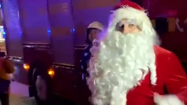 Moș Crăciun a venit cu mașina de pompieri la Iași. Cum au reacționat copiii