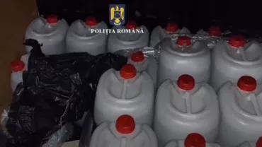 Sute de litri de alcool de contrabandă, găsiți într-o mașină pe A1. Ce pedeapsă riscă șoferul să primească (VIDEO)