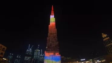 Extravaganțe în Dubai. Cât costă proiectarea unei fotografii pe Burj Khalifa