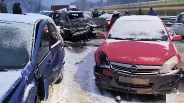 Carambol în Rusia: 66 de mașini au fost implicate. Printre morți se află și un bebeluș (VIDEO)