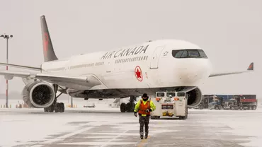 Un pasager care s-a urcat într-un Boeing 777 pe Aeroportul din Toronto a căzut din avion / Ce s-a întâmplat la bordul aeronavei