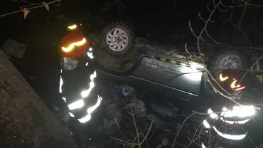 Accident grav în Apuseni. Doi bărbați răniți, după ce un autoturism s-a răsturnat într-o prăpastie