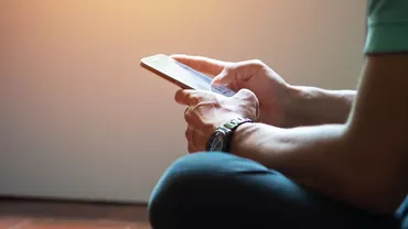 Cum poți găsi telefonul pierdut, chiar dacă nu mai are baterie. Trucuri eficiente pentru iOS și Android