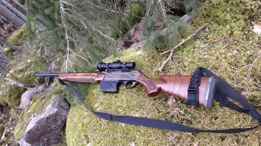 Amendă de 10.000 de lei pentru un bărbat care i-a dat fiului său arma de vânătoare și muniția. A fost deschis și un dosar penal