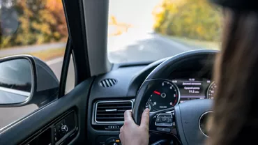 Cum fentează şoferii, mai nou, radarele poliţiştilor. Ce-şi montează la plăcuţele de înmatriculare