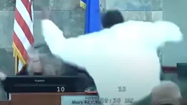 Un infractor s-a năpustit asupra judecătoarei care urma să îl condamne (VIDEO)