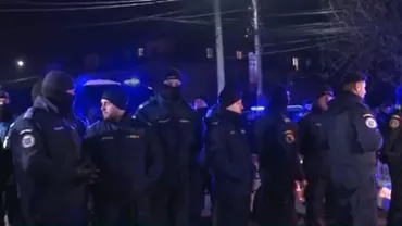 Transportatorii şi fermierii au spart filtrele Poliţiei şi vor să ajungă la Guvern. Jandarmii i-au oprit în Chiajna (VIDEO)