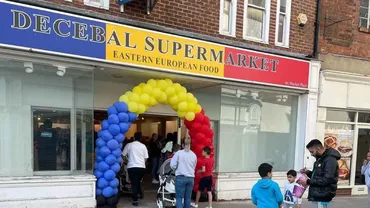 Proprietara unui supermarket din Anglia se plânge de discriminare, pentru că e româncă, după ce localul a fost evaluat la zero pentru condițiile de igienă și siguranță alimentară