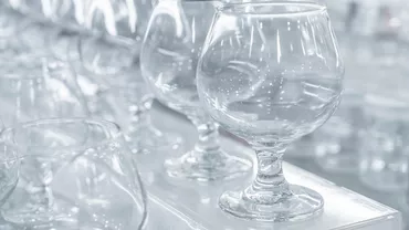 Trucul pe care trebuie să-l știe orice gospodină. Cum poți avea cele mai strălucitoare pahare