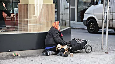 Oamenii fără adăpost din Lugoj refuză cazarea oferită de autorități și preferă să rămână pe străzi, în frig. Primar: „Persoanele nu pot fi aduse împotriva voinței lor”