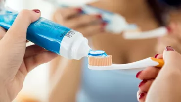 Stomatologii atrag atenția asupra periajului rapid. Cât timp ar trebui să dureze curățarea corectă a dinților