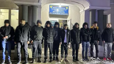 Un român, prins la vamă cu 13 migranți în camion. Unde voia să îi ducă