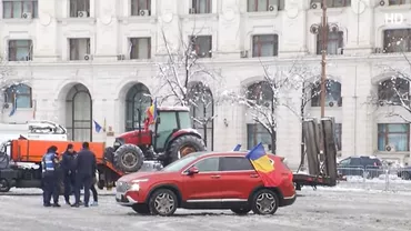 Protest fără protestatari: Nici urmă de fermieri și transportatori în Piața Constituției. Un singur tractor și patru oameni luptă împotriva frigului în Capitală. În Afumați protestul continuă
