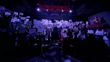 Cum a confiscat partidul condus de George Simion un spectacol de la Teatrul Masca /  Spectatorii au ajuns susținători AUR fără să știe/ Teatrul se dezice de politizarea evenimentului