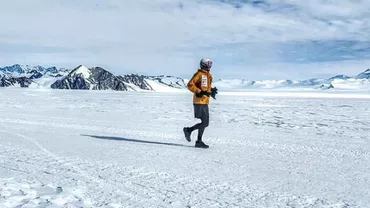 O femeie a reușit o performanță incredibilă! A finalizat cel mai lung ultramaraton polar, după ce a alergat timp de 28 de zile (VIDEO)