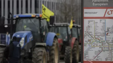 FOTO. Fermierii protestează la Parlamentul European de la Strasbourg, cu zeci de tractoare / Ursula von der Leyen vrea să renunțe la planul de reducere a pesticidelor, „un simbol al polarizării”