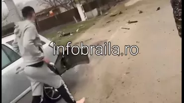 Au apărut primele imagini de la locul accidentului mortal din Brăila. Șoferul care consumase alcool, înainte de a se urca la volan, își verifica mașina în timp ce victima zăcea fără suflare pe marginea drumului (FOTO, VIDEO)