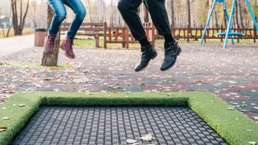 Tragedie în Franța! Un băiat de 7 ani a murit într-un loc de joacă, în fața părinților