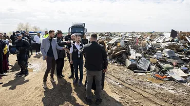 Garda de Mediu, descinderi la un depozit ilegal de fier vechi din Călărași. Ministrul Mircea Fechet a fost și el prezent: E mai ales o problemă socială. Trebuie să-i ajutăm pe oameni să poată pune legal o pâine pe masă (VIDEO, GALERIE FOTO)