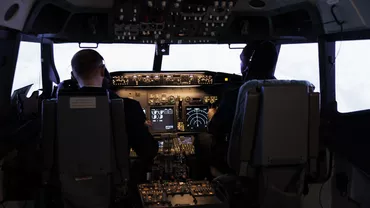 Un pilot Tarom face acuzații grave: “În urma consumării platoului pentru echipaj de ieri, am înregistrat o indigestie absolut dezastruoasă. Anul trecut, toată mâncarea de pe cursele din două zile a fost expirată”