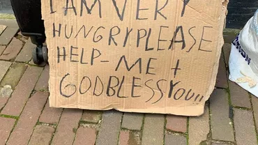 Olandezii, disperați de cerșetorii români / Un polițist le cere locuitorilor din Haarlem să ignore un cerșetor român care a scris pe un carton „Mi-e foarte foame!”
