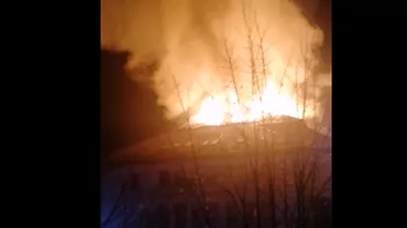 Ce dosare celebre au ars în incendiul izbucnit la Judecătoria Cornetu, din județul Ilfov. Acestea se aflau în camera de arhivă, în mansardă (VIDEO)