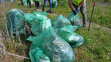 Acțiune de ecologizare în Giulești: 120 de tone de deșeuri, strânse cu 300 de voluntari / Ciprian Ciucu: Vor fi montate aici camere de supraveghere, pentru ca cei care s-au obișnuit să arunce deșeuri să fie identificați și penalizați