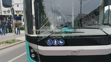 Galați: Trei femei, accidentate pe trecerea de pietoni, de un autobuz plin cu pasageri