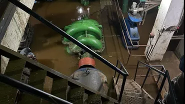 Avarie majoră în rețeaua de termoficare din București / Sala turbine din CET Grozăvești s-a inundat / Mai multe blocuri, fără apă caldă (FOTO)