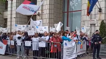 Protest în fața Ministerului Justiției. Angajaţi de la Registrul Comerțului, nemulţumiţi de salarii