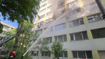 UPDATE: Incendiu într-un bloc din București. 4 persoane, transportate la spital. Alte 5 primesc primul ajutor