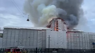 Fațada bursei de la Copenhaga s-a prăbușit după incendiul de luni