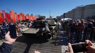 Moscova a expus ca trofee de război zeci de blindate occidentale capturate în Ucraina / Expoziția are loc într-un complex memorial, dedicat înfrângerii Germaniei naziste