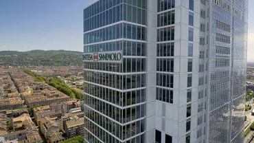 Intesa Sanpaolo finalizează achiziția First Bank. Grupul își dublează astfel prezența în România