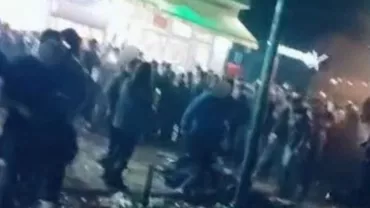 Bătaie între mai mulți tineri în Vama Veche / Agresorii și-au pus victimele la pământ cu o armă albă / Poliția a deschis un dosar penal (VIDEO)