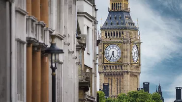 Un bărbat a fluturat steagul palestinian pe Big Ben. Centrul Londrei a fost blocat (VIDEO)