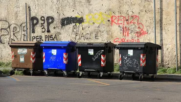 Un român a fost găsit mort în Bergamo într-un container pentru haine uzate. Cum s-a petrecut tragedia