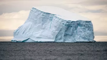 Un fragment major s-a desprins din cel mai mare aisberg din lume. Suprafața este similară cu cea a Parisului