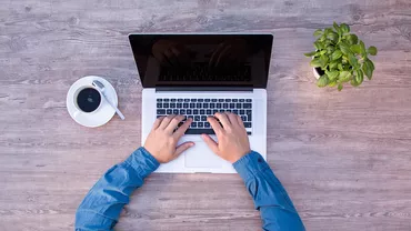 Dificultăți privind accesul la internet în România, semnalate de mai mulți utilizatori. Specialiștii vorbesc despre o posibilă problemă globală care ar viza rețeaua de fibră optică din Germania