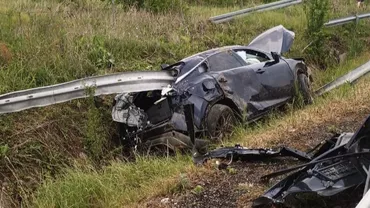 Accident grav în Timiș. O mașină a fost străpunsă de bara metalică, pe A1