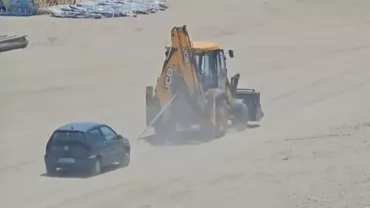 Ce amendă uriașă riscă un șofer care a intrat cu mașina pe o plajă din Eforie Nord. A fost nevoie de intervenția unui excavator care să tracteze autoturismul (FOTO)