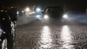 Cod roșu de furtună în mai multe județe. Zborurile au fost deviate în Bulgaria (VIDEO)