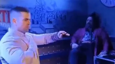 Un tată furios l-a bătut pe un comediant pe scenă, în timpul unui show stand-up, după ce acesta a glumit că fiul său de trei luni ar putea deveni membru LGBT la maturitate