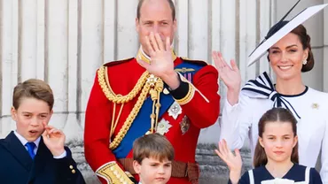 Prinţul Louis a împlinit 7 ani. Detaliul neașteptat care a atras atenția fanilor, după ce Prinţul William şi Kate Middleton au publicat o fotografie cu sărbătoritul zilei (FOTO)