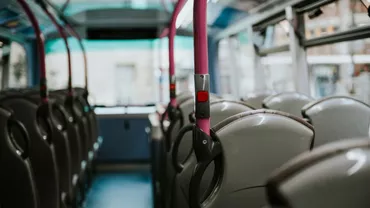 Un șofer de microbuz, amendat după ce a fost prins fără documente. Mai multe persoane credeau că este vorba despre turism electoral