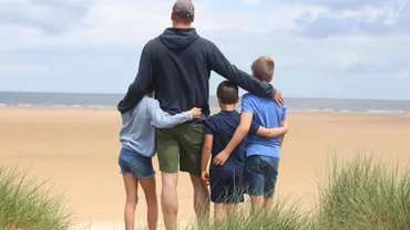 De Ziua Tatălui, copiii prințului William au postat o fotografie emoționantă făcută de Kate Middleton