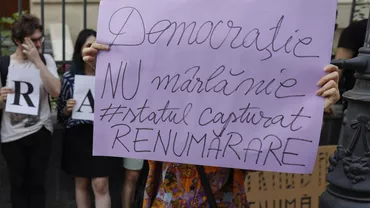 Încă o zi de protest în Piața Victoriei. Oamenii cer alegeri corecte: „Vrem renumărare, fără fraudare!” (FOTO)