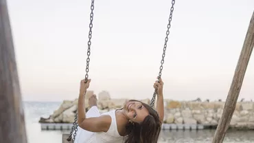 Leagăn la 120 de metri înălțime, într-una dintre cele mai vizitate capitale europene. Cât costă cinci minute de relaxare